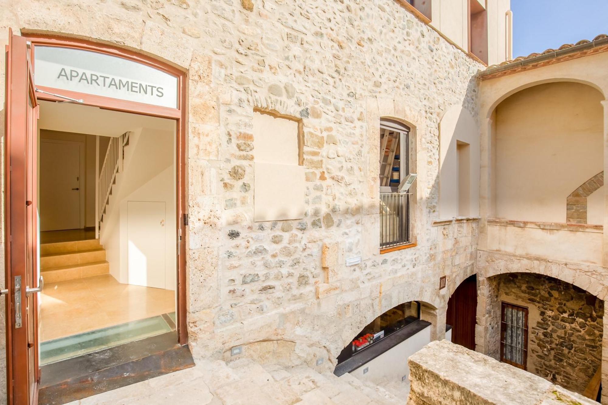 Can Cintet 3 Apartamento Con Terraza En Besalu Bagian luar foto